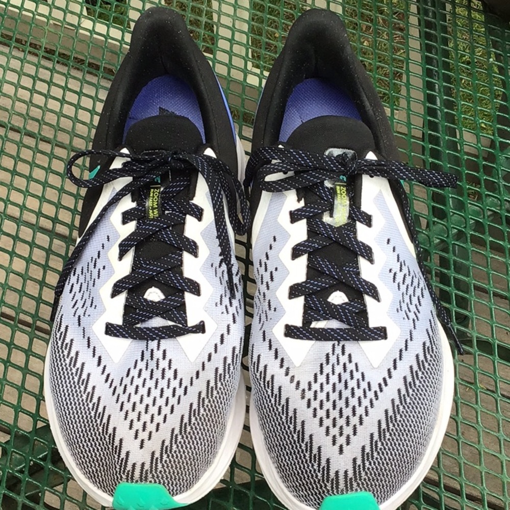 NIKE ZOOM running sneakrs Worn for one month Sz 10